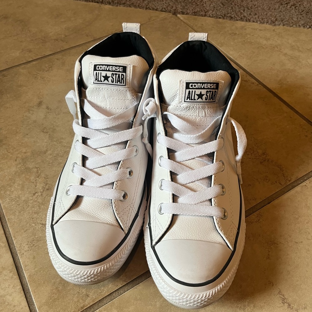 EUC White Converse Mid-top. Men’s size 8/Women’s size 9.5
